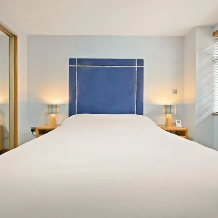 Lovely 2 Double Bedroom Flat With Patio Apartament *