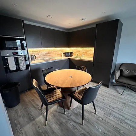 Apartment Flat 2 Bedroom In *