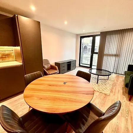 Flat 2 Bedroom In Apartment