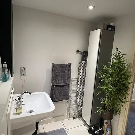 Luxury King Bed Near Old Trafford Stadium