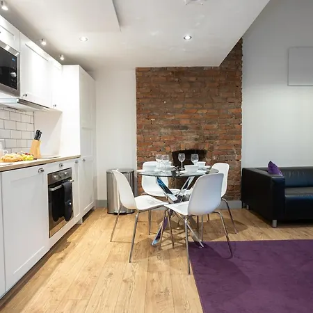 Pillo Serviced - Salford *