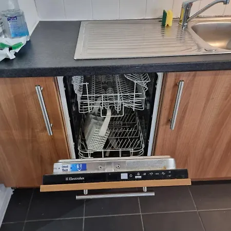 Impeccable 2-bed In Salford