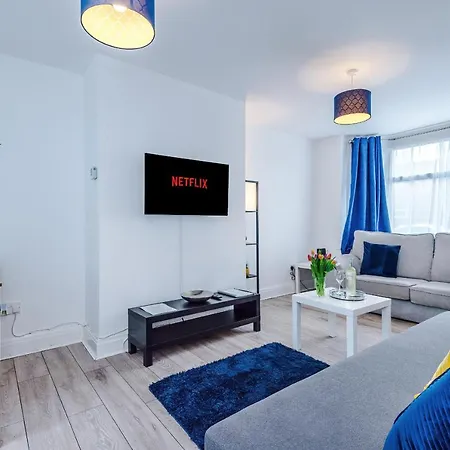 Half Mile To Etihad Stadium & Coop Arena, Free Parking, 6 Ppl