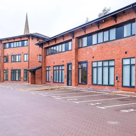 Cassia Unit: Extended In Salford Apartment *
