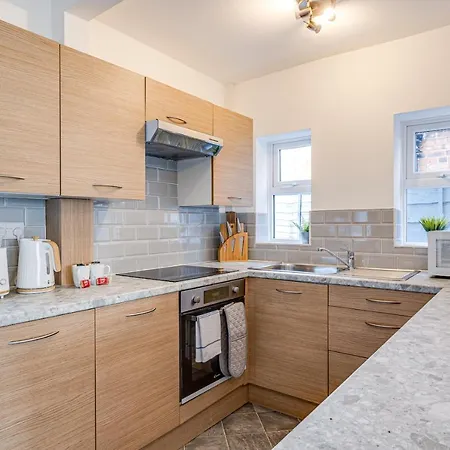 Ferienhaus Homely 3 Bedroom House With Parking & Garden - Near Etihad Stadium -