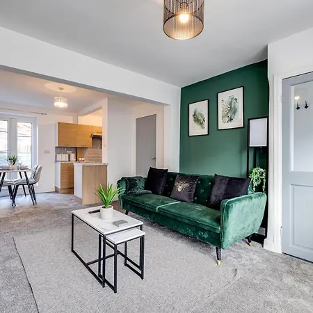 Ferienhaus Homely 3 Bedroom House With Parking & Garden - Near Etihad Stadium -