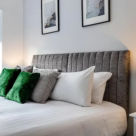 Ferienhaus Homely 3 Bedroom House With Parking & Garden - Near Etihad Stadium - *