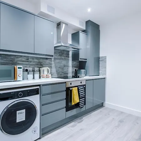 The Ecclesian - Upscale Near Trafford Centre & Eccles Train Station