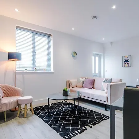 The Ecclesian - Upscale Near Trafford Centre & Eccles Train Station アパート マンチェスター