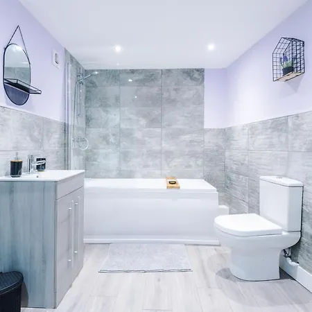 アパート The Ecclesian - Upscale Near Trafford Centre & Eccles Train Station マンチェスター