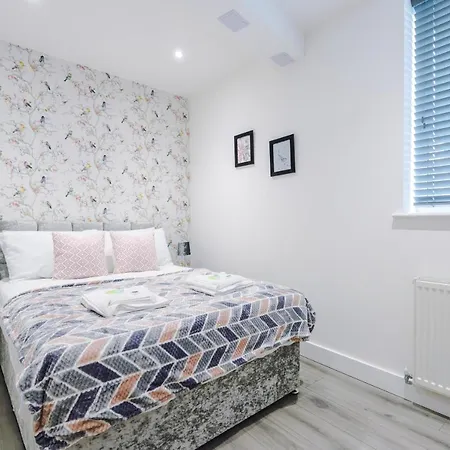 Apartment The Ecclesian - Upscale Near Trafford Centre & Eccles Train Station *