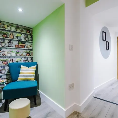 Apartment The Ecclesian - Upscale Near Trafford Centre & Eccles Train Station *