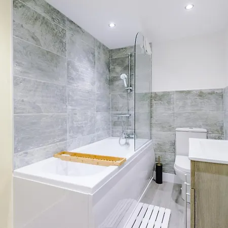 The Ecclesian - Upscale Near Trafford Centre & Eccles Train Station * マンチェスター