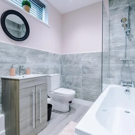 The Ecclesian - Upscale Near Trafford Centre & Eccles Train Station * マンチェスター