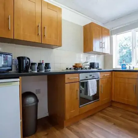 *new*quiet Apt 13min To Ao Arena,free Parking Apartment