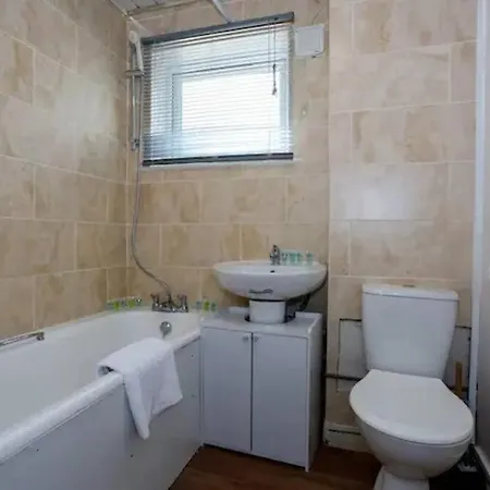 *new*quiet Apt 13min To Ao Arena,free Parking