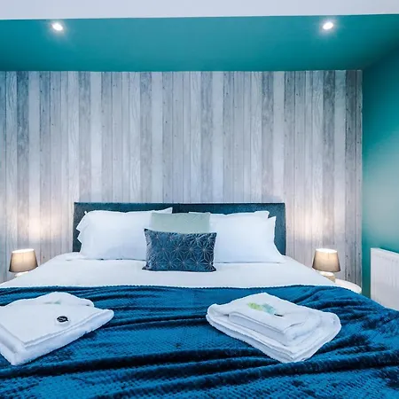 Apartment The Ecclesian - Upscale Near Trafford Centre & Eccles Train Station *