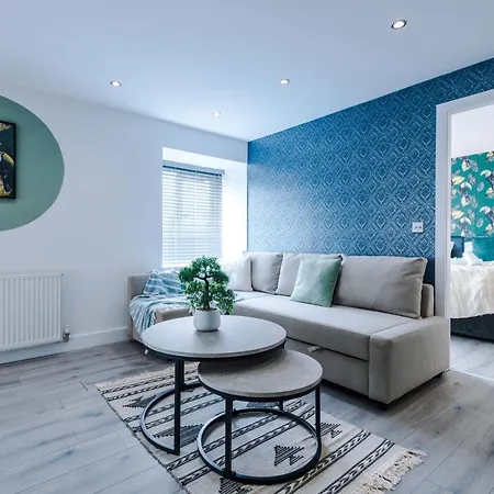 The Ecclesian - Upscale Near Trafford Centre & Eccles Train Station Apartment Manchester