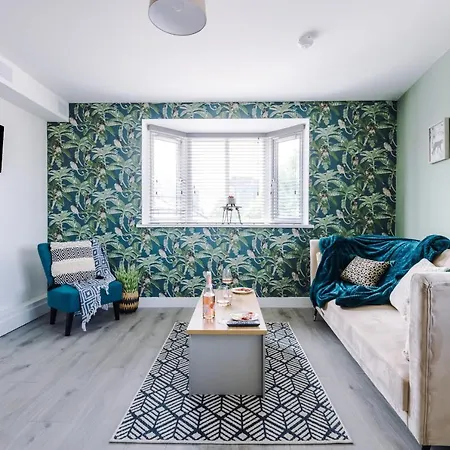 The Ecclesian - Upscale Near Trafford Centre & Eccles Train Station * マンチェスター