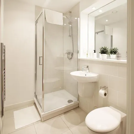 Guestready - Serene Getaway In Salford מנצ'סטר