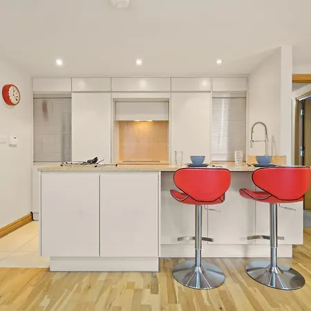 Apartment Lovely 2 Double Bedroom Flat With Patio