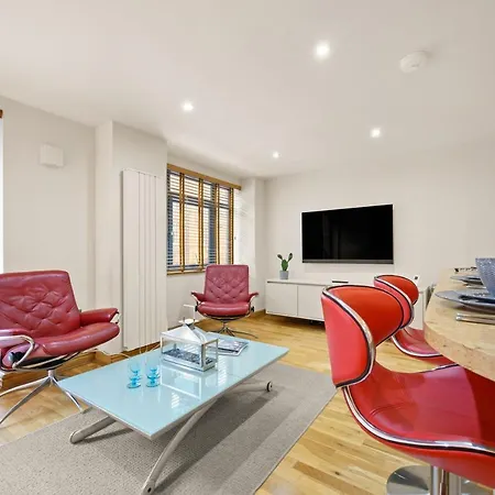 Lovely 2 Double Bedroom Flat With Patio