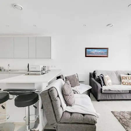Pass The Keys Modern Central 1 Bed Apt Sleeps 4 Old Trafford