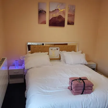 Beautiful & Elegant 2 Bed House