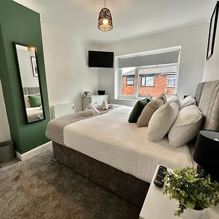 Ferienhaus Homely 3 Bedroom House With Parking & Garden - Near Etihad Stadium - Manchester