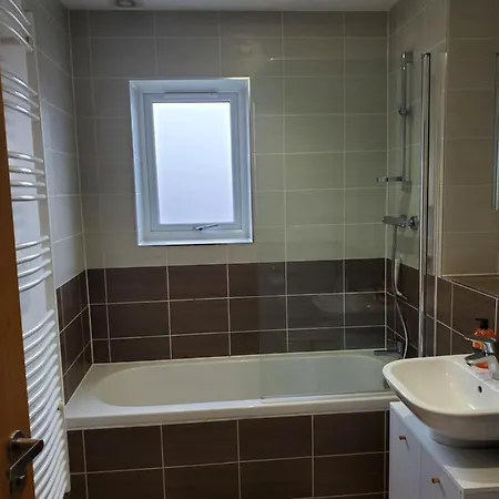 Beautiful & Elegant 2 Bed House 아파트 맨체스터
