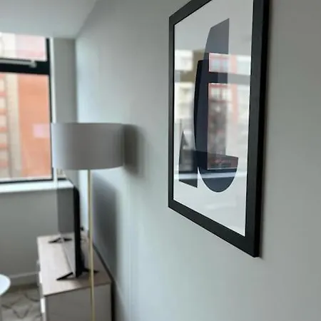 Fantastic One Bedroom Near Old Trafford Stadium Apartment