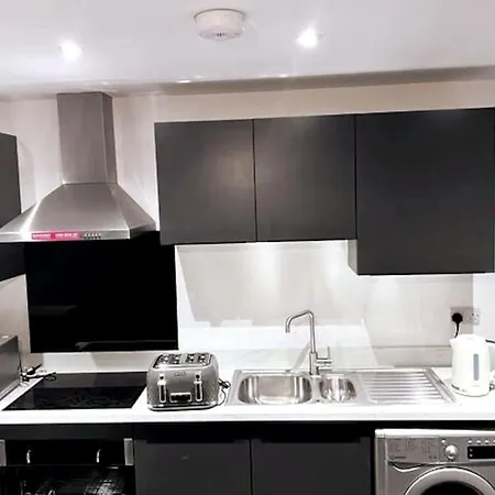 Beautiful 2-br Flat Near Salford Royal Διαμέρισμα