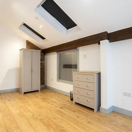 Pillo Serviced - Salford Manchester