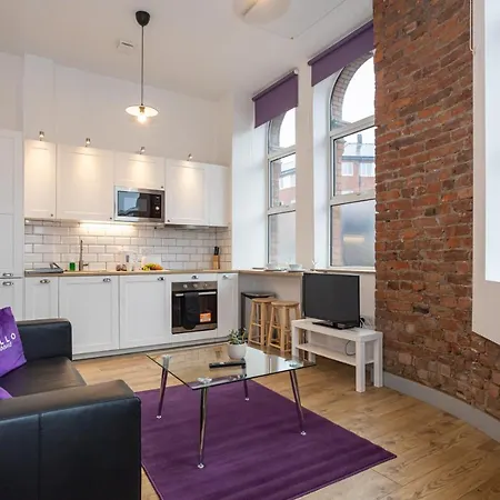 Pillo Serviced - Salford Apartment Manchester