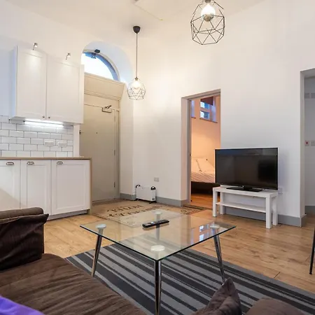 Pillo Serviced - Salford *