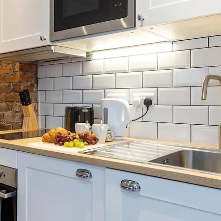 Pillo Serviced - Salford Apartment