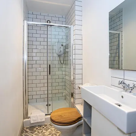 Pillo Serviced - Salford *