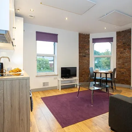 Pillo Serviced - Salford *