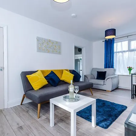 Half Mile To Etihad Stadium & Coop Arena, Free Parking, 6 Ppl Holiday home Manchester