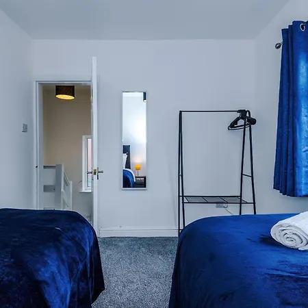 Tatil Evi Half Mile To Etihad Stadium & Coop Arena, Free Parking, 6 Ppl