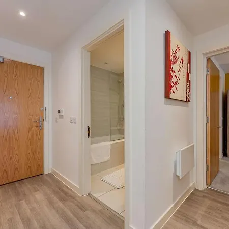 Stylish 2 Bed Apt In Centre Apartment