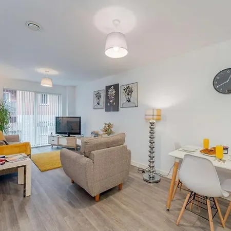 Apartment Stylish 2 Bed Apt In Centre
