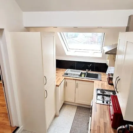Luxury Up To 6 People, Opposite Tram, Chorlton, Balcony *