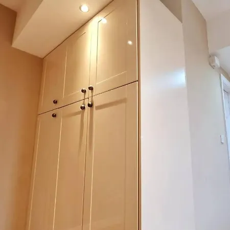 Luxury Up To 6 People, Opposite Tram, Chorlton, Balcony Manchester