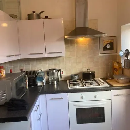 4 Bed Spacious House Manchester