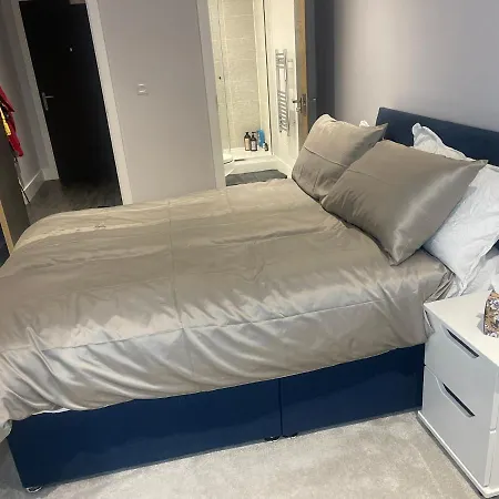Hallmark Tower Apartment *