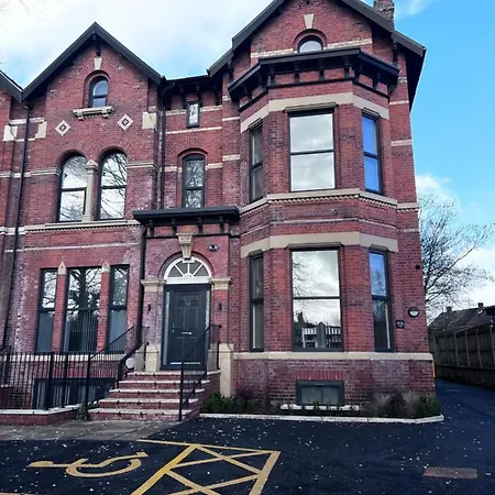 Beautiful 2-br Flat Near Salford Royal * Манчестер