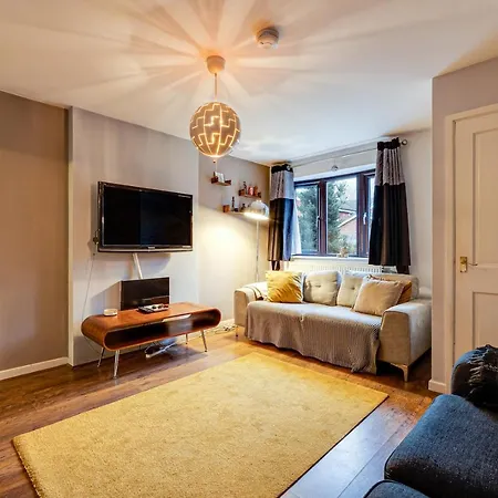 Centrally Located Elegant 2 Bed House In Chorlton 別荘 *