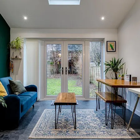 別荘 Centrally Located Elegant 2 Bed House In Chorlton *