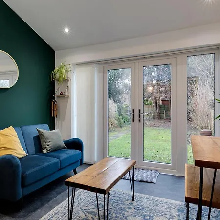Centrally Located Elegant 2 Bed House In Chorlton *